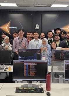 آموزش مالی عملی برای دانشجویان APU در دفتر بلومبرگ مالزی